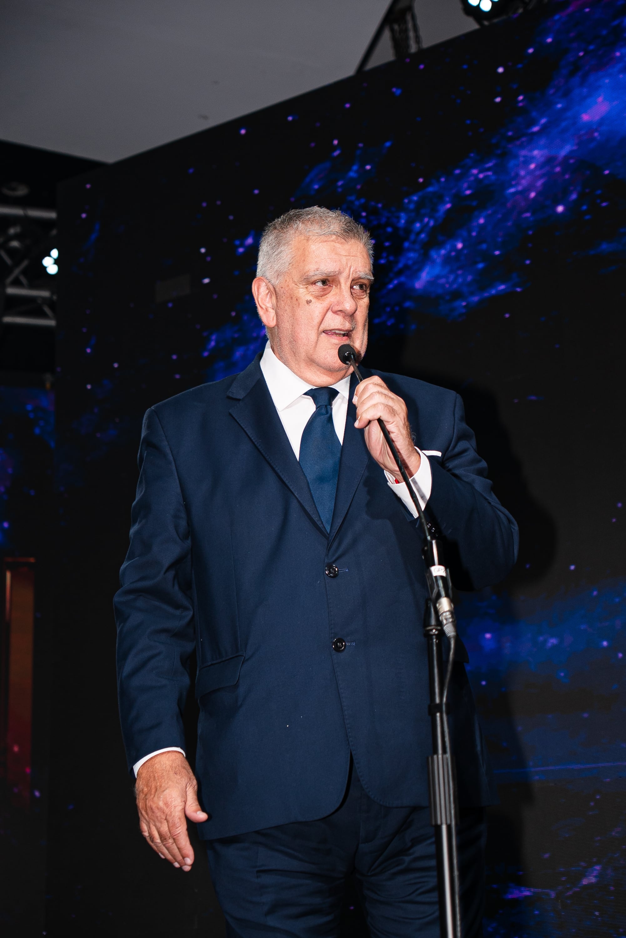 Luis Ventura, presidente de APTRA, durante la apertura de la gala