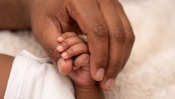 El SNS informó una reducción de 30.1% en la mortalidad neonatal en hospitales públicos entre enero y julio de 2026 frente a 2019, con 327 muertes menos. (Imagen Ilustrativa Infobae)
