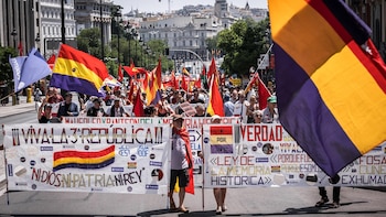 Lanzan una nueva marcha republicana en junio con un manifiesto que asocia la monarquía con "la guerra y el militarismo"
