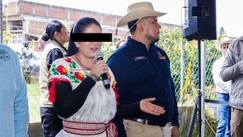 Arrestan en Michoacán a secretaria del Bienestar de Uruapan por encubrimiento en el asesinato de Carlos Manzo: es familiar de implicados