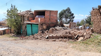 Fuerte sismo destruyó sus casas y ahora enfrentan el frío extremo: familias en Huancayo duermen en carpas pese a bajas temperaturas