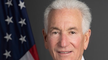 Francia convoca al embajador de