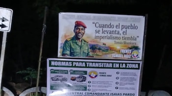 Avisos colocados en las entradas de los caseríos fijaron restricciones de tránsito entre las 5:00 a. m. y las 6:00 p. m. - crédito Agrado Al Dia Noticias / Facebook
