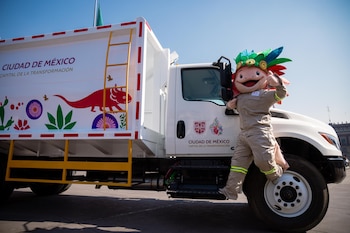 Gobierno CDMX entregó nuevos camiones