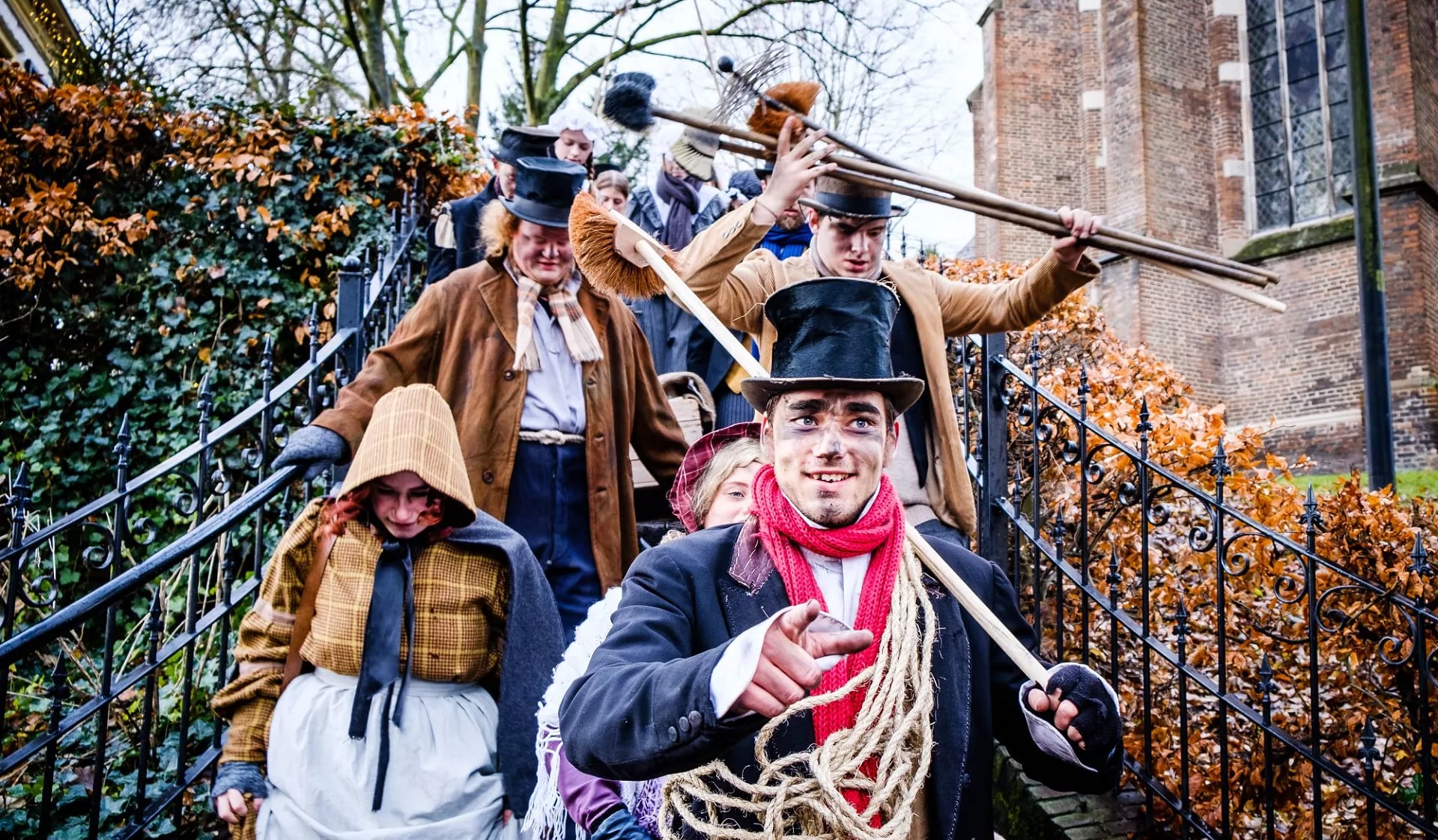 La magia de Charles Dickens conquista Deventer con un festival navideño lleno de personajes victorianos (Fotos: Sander Korvemaker / dickensfestijn.nl)