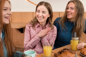 En We Are Mussa cuentan con clubs de desayuno, talleres y otras actividades. (Freepik)