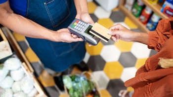 Subió el poder de compra efectivo tras siete meses, pero sigue 14,5% debajo del nivel previo al cambio de gestión