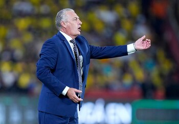 Soccer Football - World Cup - South American Qualifiers - Ecuador v Argentina - Estadio Monumental Banco Pichincha, Guayaquil, Ecuador - March 29, 2022 Ecuador coach Gustavo Alfaro reacts Pool via REUTERS/Dolores Ochoa