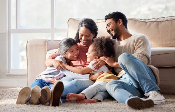 La familia funciona como el primer espacio de socialización, donde se forman hábitos y habilidades para vivir en comunidad antes de la escuela (Imagen Ilustrativa Infobae)