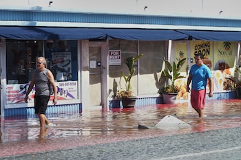 California extiende hasta las alertas por inundaciones mientras continúan las mareas extremas