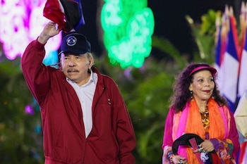 Daniel Ortega y Rosario Murillo, mandatarios de Nicaragua, en conmemoración de revolución sandinista