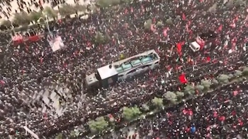 Cuarto día de funerales por Khamenei en Irán: la procesión llegó a Qom