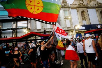 Personas celebran el triunfo del