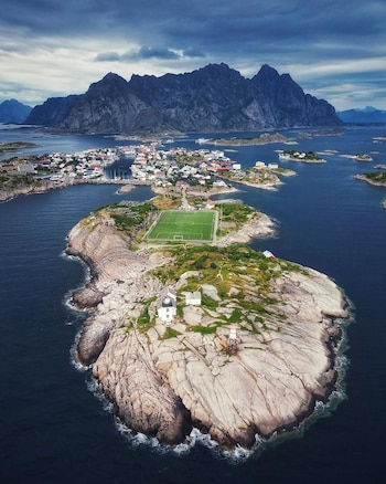 Sin gradas ni techado, el