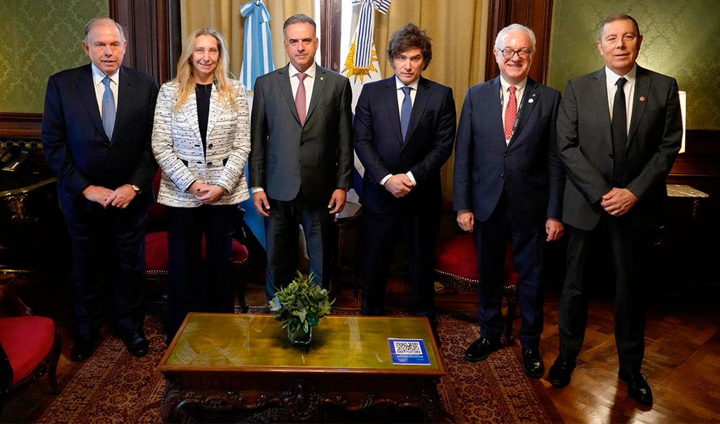 Gerardo Werthein, Karina Milei, Yamandú Orsi, Javier Milei, Mario Lubetkin y Gabriel Oddone (Presidencia)