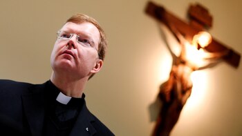 Renunció Hans Zollner, el miembro