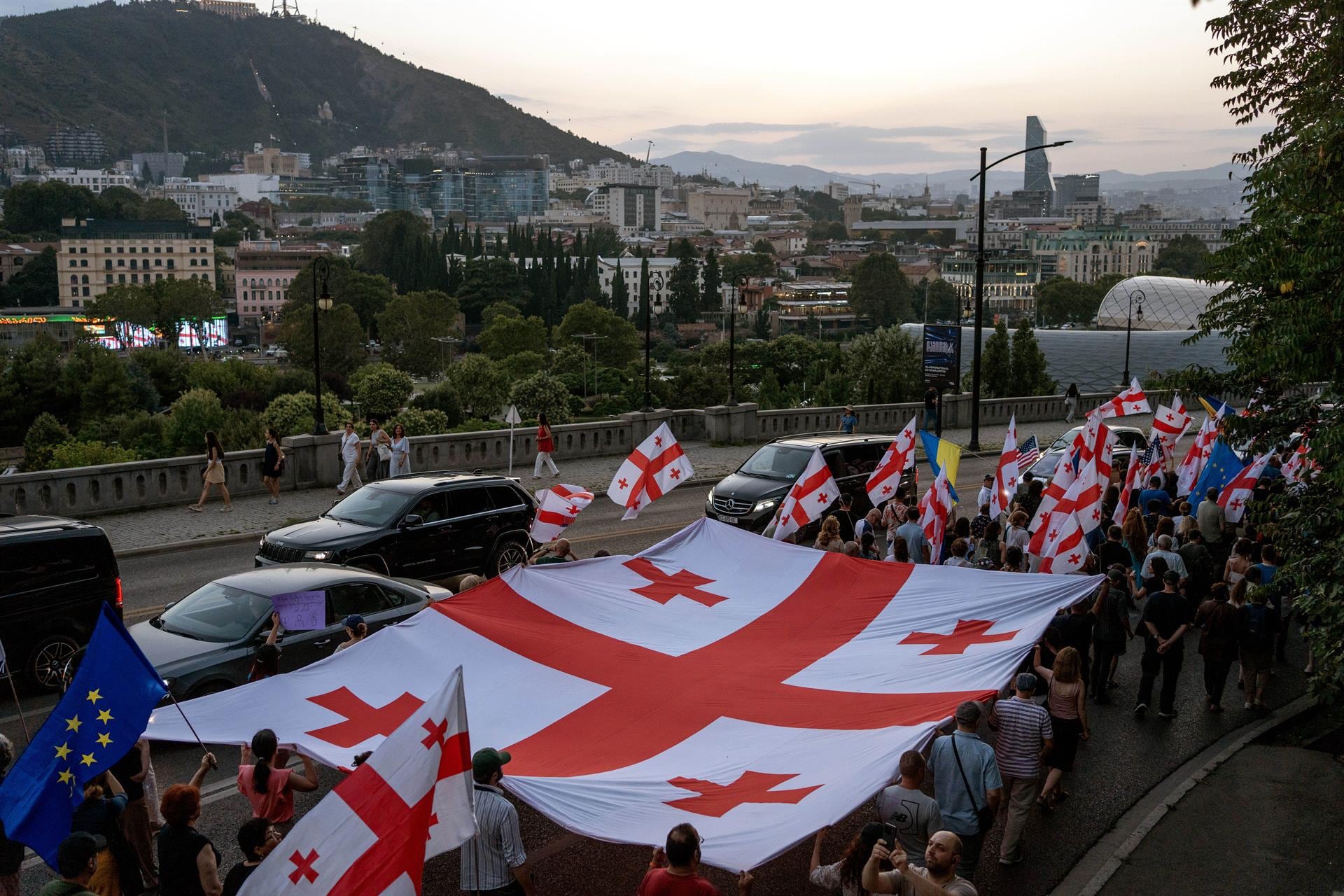 La oposición de Georgia convoca protestas a gran escala contra el Gobierno para frenar el veto a partidos