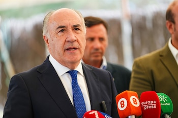03/09/2025 Intervención del alcalde de Algeciras, José Ignacio Landaluce,tras una visita realizada a (CEGMA). A 2 de septiembre de 2025 en Algeciras, Cádiz (Andalucía, España). La consejera de Sostenibilidad y Medio Ambiente de la Junta de Andalucía, Catalina García, ha visitado este miércoles el Centro de Gestión del Medio Marino Andaluz (CEGMA), en Algeciras, donde ha podido conocer de primera mano la labor que se desarrolla en materia de protección y gestión del medio marino andaluz.
POLITICA
Francisco J. Olmo - Europa Press