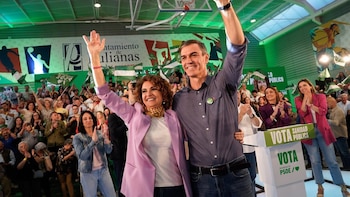 Sánchez dice que está "a mitad de tarea" tras ocho años en Moncloa y pide "proteger" a su Gobierno