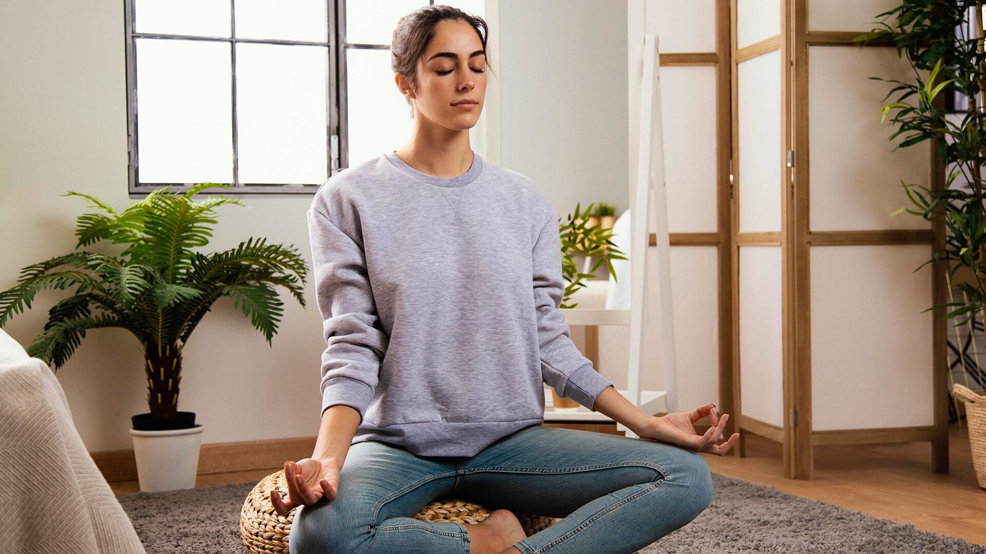 Pequeños cambios sostenidos en la rutina pueden transformar la relación con el descanso (Freepik)