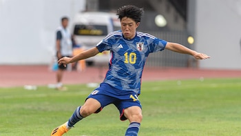 AMP. Los centrocampistas Ryunosuke Sato y Aliou Deng fichan por el Valencia CF hasta 2031 y 2028