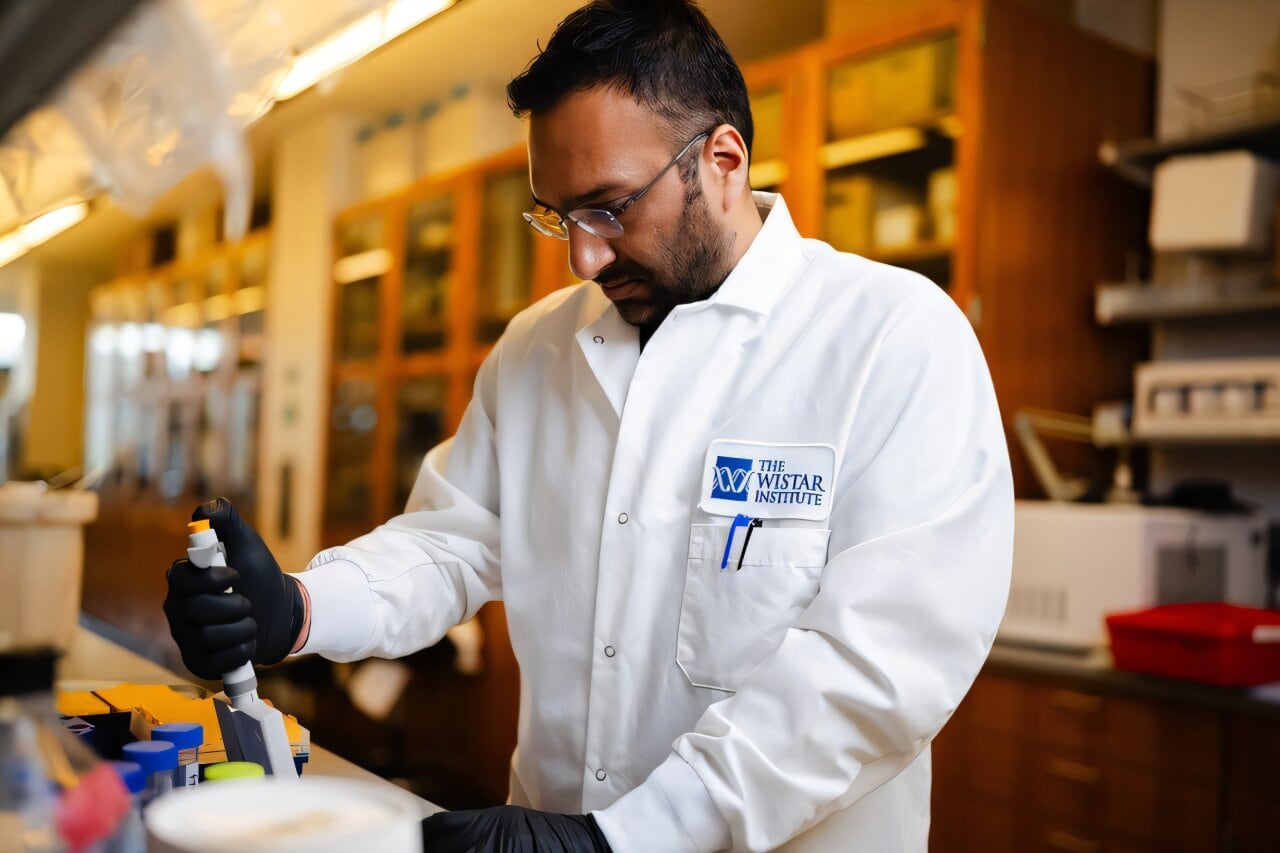 La innovadora terapia contra el cáncer de ovario que convierte al cuerpo en una “fábrica de anticuerpos”