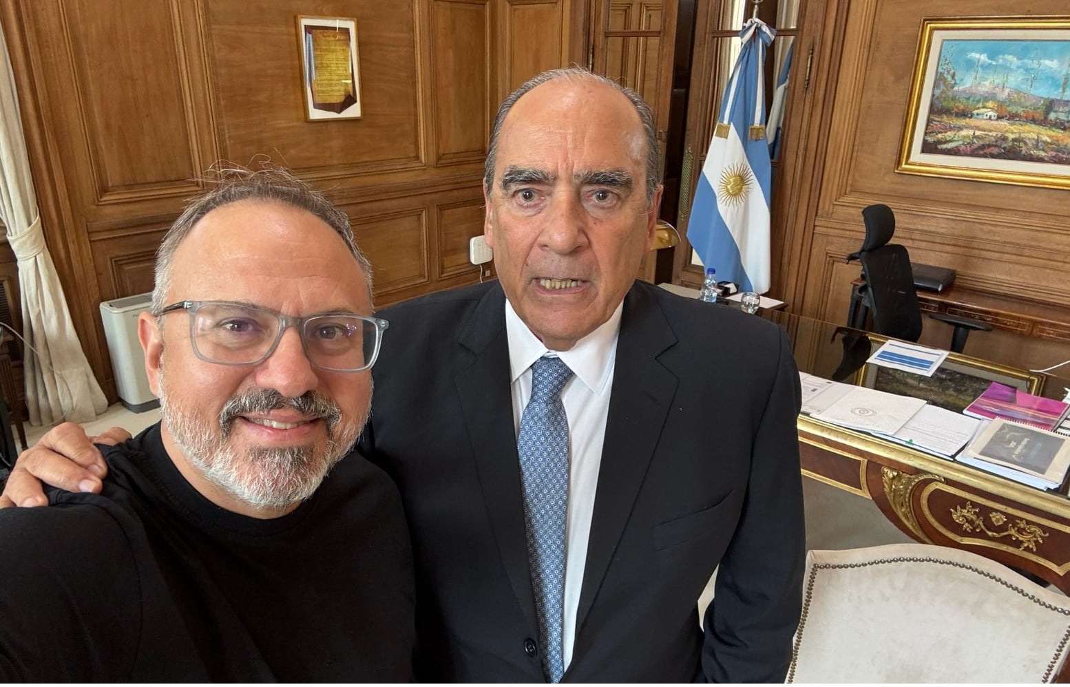 El entonces intendente de Tres de Febrero, Diego Valenzuela, en una reunión con el jefe de Gabiente Fracnos, el 3 de febrero del año pasado