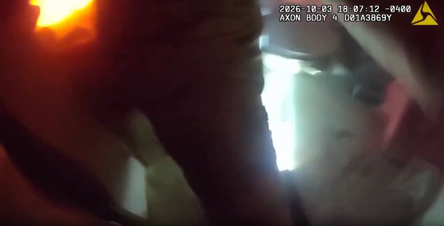 La visibilidad dentro del dormitorio era prácticamente nula cuando los agentes comenzaron a rastrear la habitación (Culpeper Police Department)