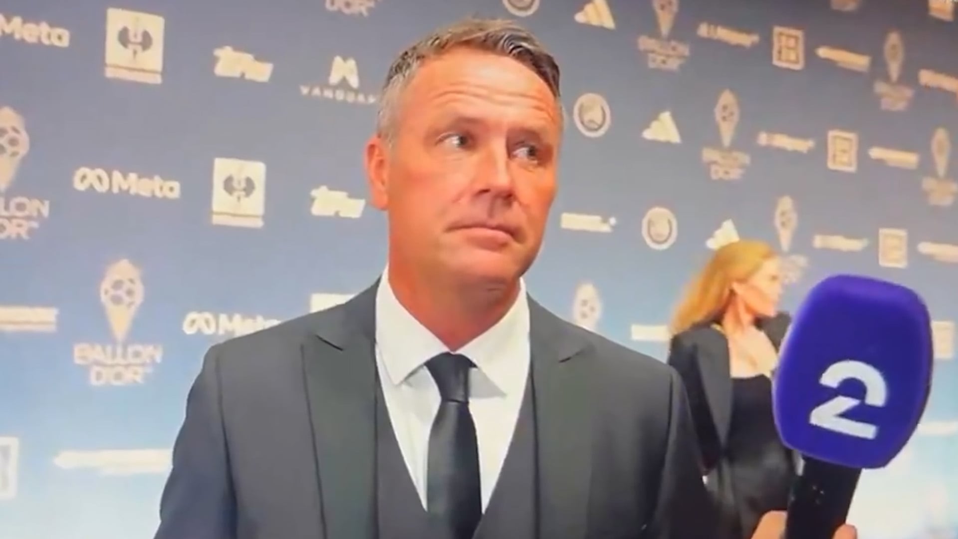 El incómodo momento que vivió una leyenda del fútbol por la consulta de un periodista durante la gala del Balón de Oro