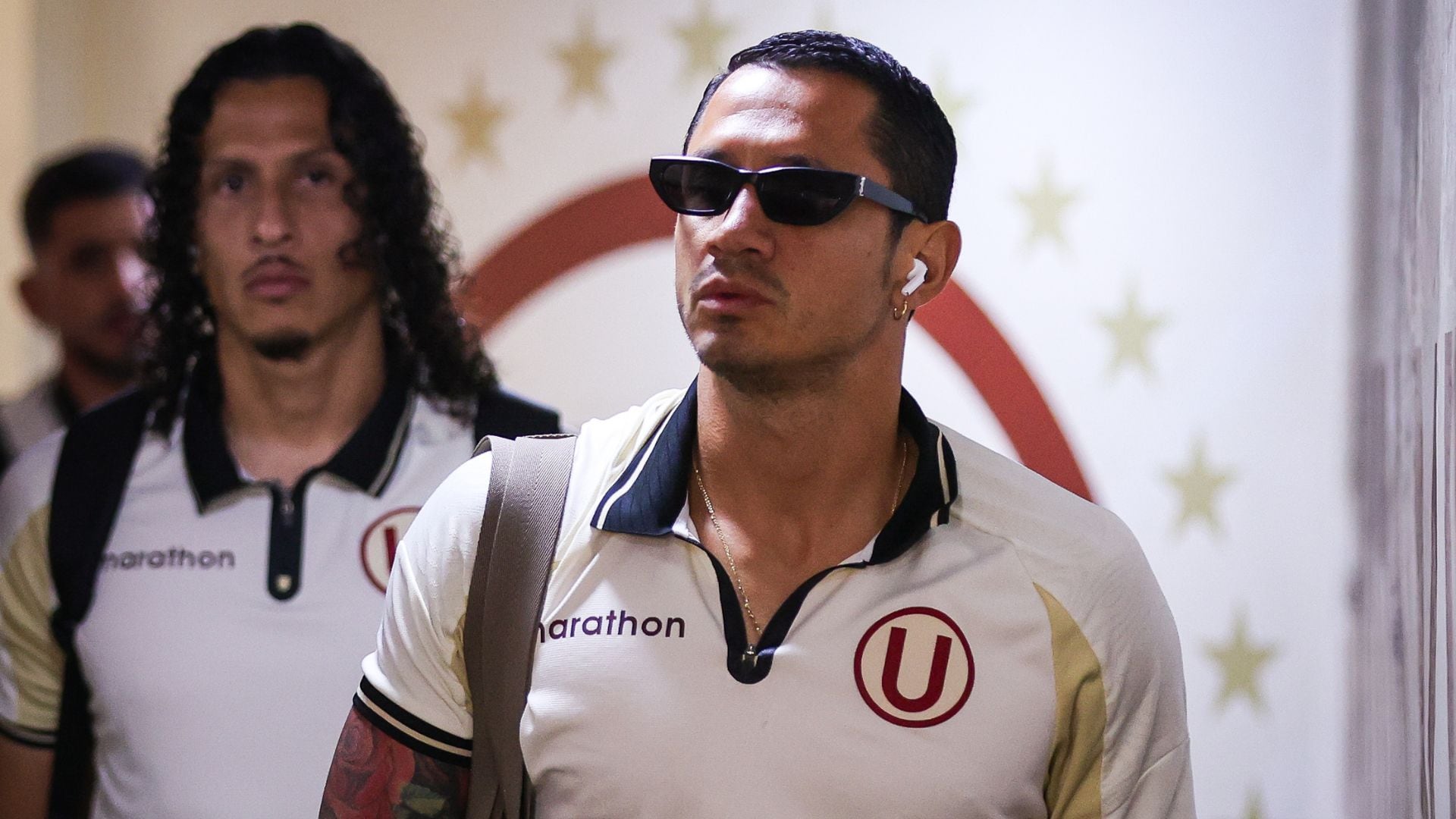 Gianluca Lapadula haciendo su ingreso al estadio Monumental. - Crédito: Universitario
