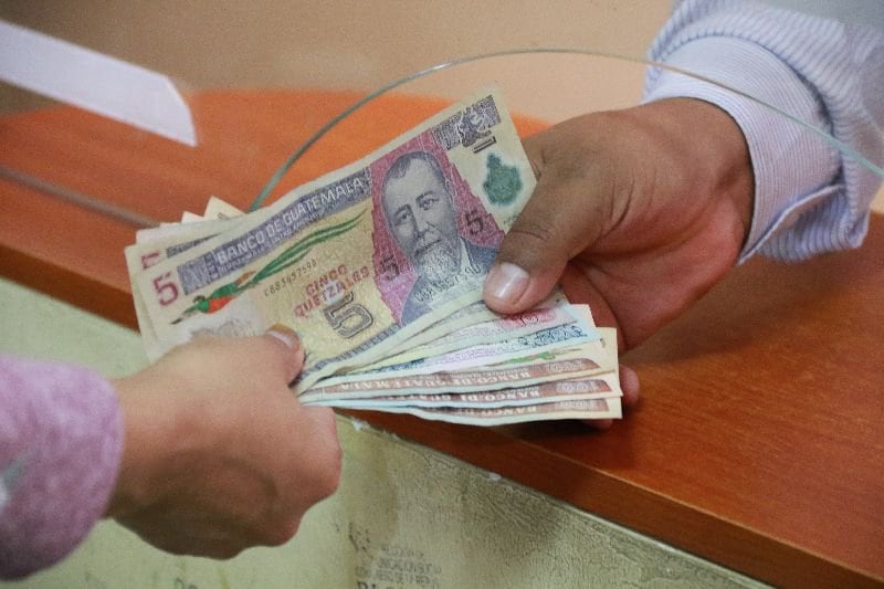 Denis “N” fingía ser inspector de la Superintendencia de Bancos para cometer estafas y extorsionar a empresas en Guatemala. (Organismo Legislativo)