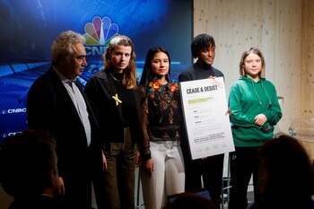 Las activistas Greta Thunberg, Vanessa