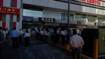Panameños salen a las calles al sentir los efectos del sismo de 7.4 registrado en Colombia
