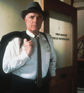 James Caan como Philip Marlowe en la versión de HBO de "Poodle Srpings"