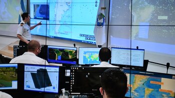 Una veintena de oficiales y