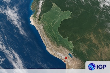 Vista satelital de Perú con dos puntos rojos en el sur y el logotipo del Instituto Geofísico del Perú en el margen inferior derecho.