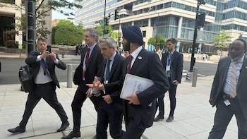 El ministro de Economía, Luis Caputo, se reune con el presidente del Banco Mundial, Ajay Banga, en el marco de las reuniones de primavera del FMI y el el Banco Mundial.