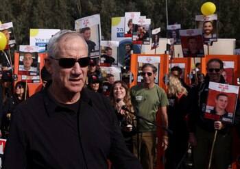 El ministro israelí Benny Gantz mantendrá reuniones en Washington pese a la oposición de Netanyahu (REUTERS/Ronen Zvulun)