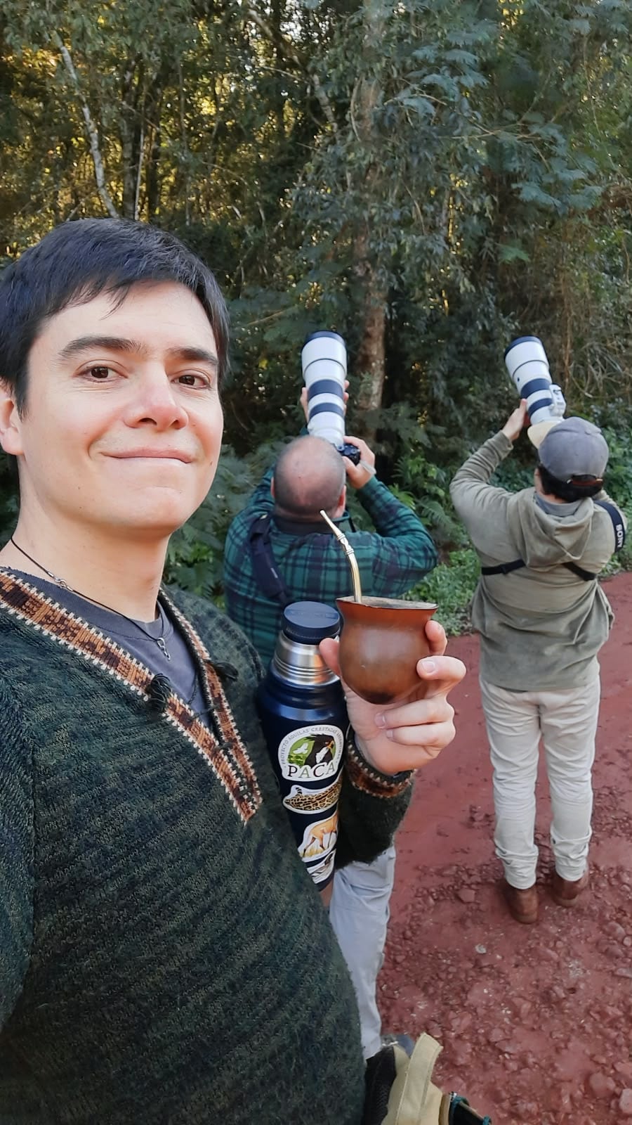 Moya recomienda salir temprano y en silencio para observar aves en la selva misionera (SM)