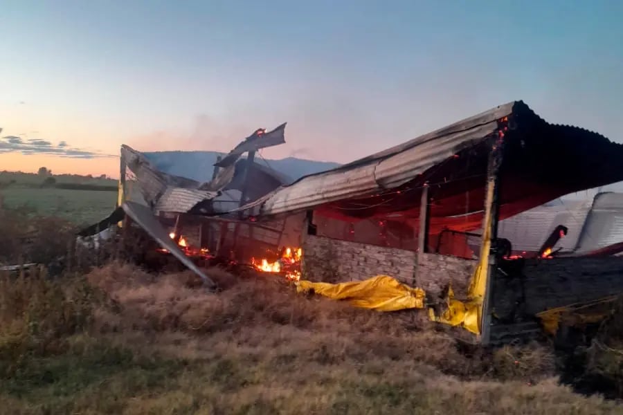 El incendio se desató pasadas las seis en el establecimiento rural La Providencia, ubicado sobre Ruta 20 en Entre Ríos