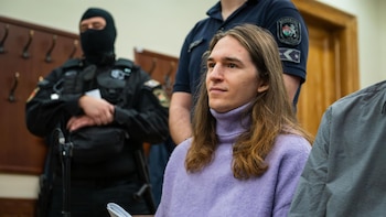 La Justicia húngara condena al