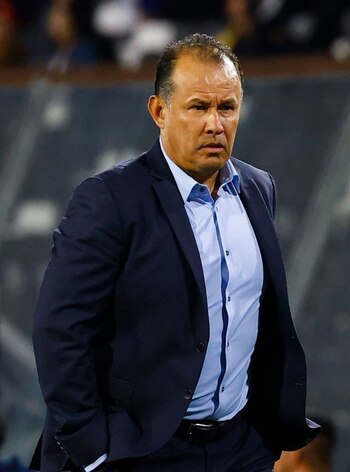 Juan Reynoso asumió el mando