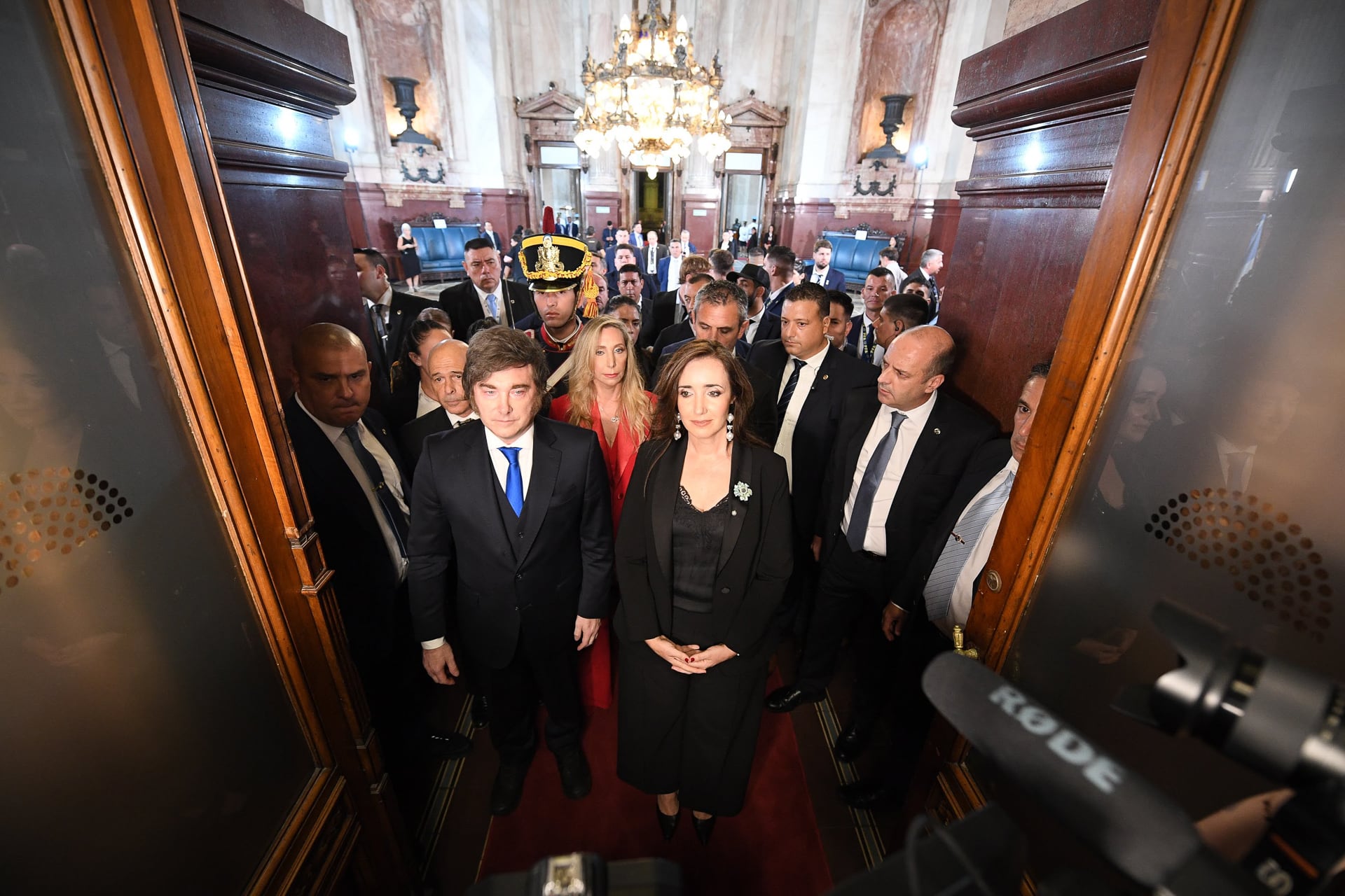 Milei entrando con Villarruel al Congreso