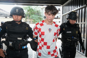 Andrés Alcázar es capturado por agentes del comando antisecuestros, señalado del rapto del odontólogo Andrés Alcázar.
