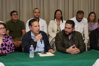 José Miguel Castillo, viceministro de Salud, pidió al Colegio Médico de Honduras suspender temporalmente las asambleas informativas mientras se revisan los pagos pendientes. (Foto: Cortesía)