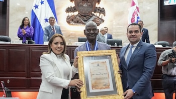 Honduras vuelve a aplaudir a sus mundialistas de 1982 con un homenaje en el Parlamento