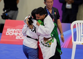 Arroyo y Lee compitieron como dupla mixta de México en poomsae y mostraron coordinación y sincronía tras años de entrenamiento conjunto. (X/ @Rommel_Pacheco)