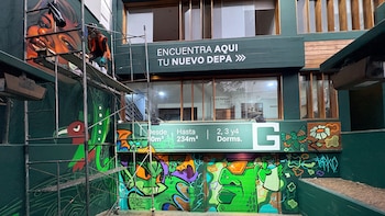 El proyecto Latente transforma una casa destinada a demolición en un espacio de intervención artística temporal