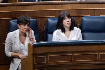 02/10/2026 La ministra de Vivienda y Agenda Urbana, Isabel Rodríguez (i), y la ministra de Ciencia, Innovación y Universidades, Diana Morant (d), durante una sesión plenaria, en el Congreso de los Diputados, a 2 de octubre de 2026, en Madrid (España). El Congreso vota hoy la convalidación o derogación de los dos Reales Decretos en materia de vivienda publicados por el Gobierno esta semana en el BOE. En concreto se tratan del Real Decreto-ley 26/2026, de 29 de septiembre, por el que se adoptan medidas urgentes para la protección de la función social de la vivienda y la ampliación de la oferta de vivienda asequible, y del Real Decreto-ley 27/2026, de 29 de septiembre, por el que se adoptan medidas urgentes para reforzar la estabilidad de los contratos de arrendamiento de vivienda habitual.
POLITICA
Jesús Hellín - Europa Press