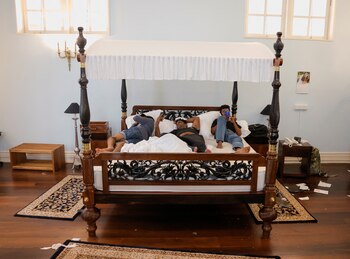 Los manifestantes duermen en la